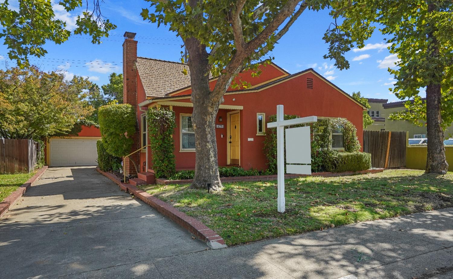 Photo of 679 55th St in Sacramento, CA