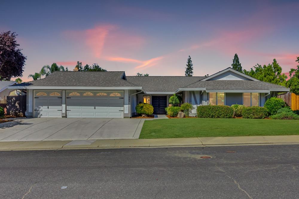 Photo of 1845 Hillmont Wy in Roseville, CA
