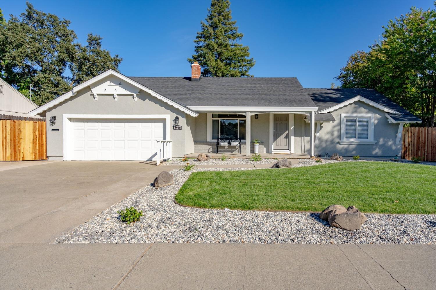 Photo of 5910 Parkoaks Dr in Citrus Heights, CA