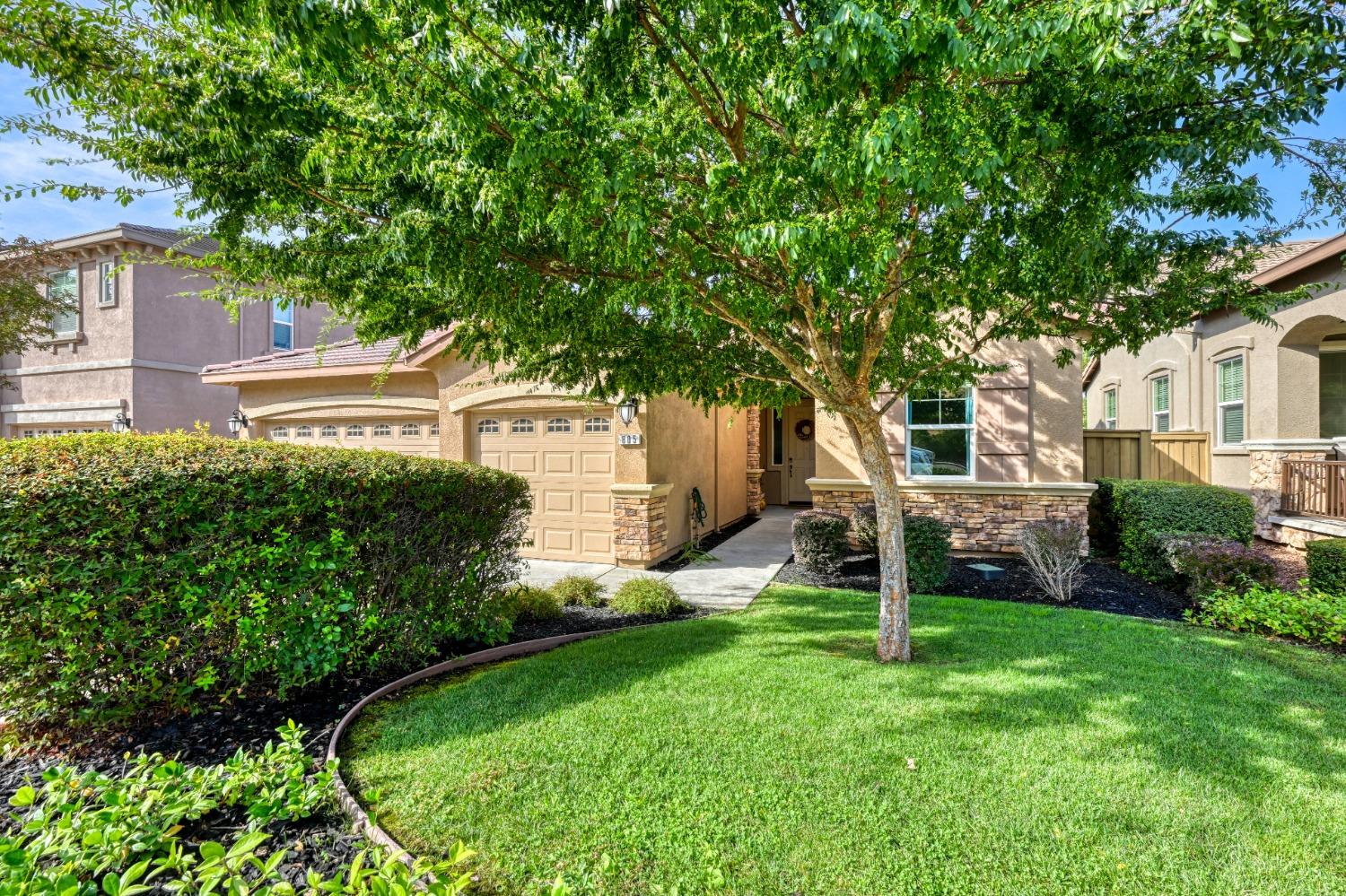 Photo of 805 E Hilldebrand Cir in Folsom, CA