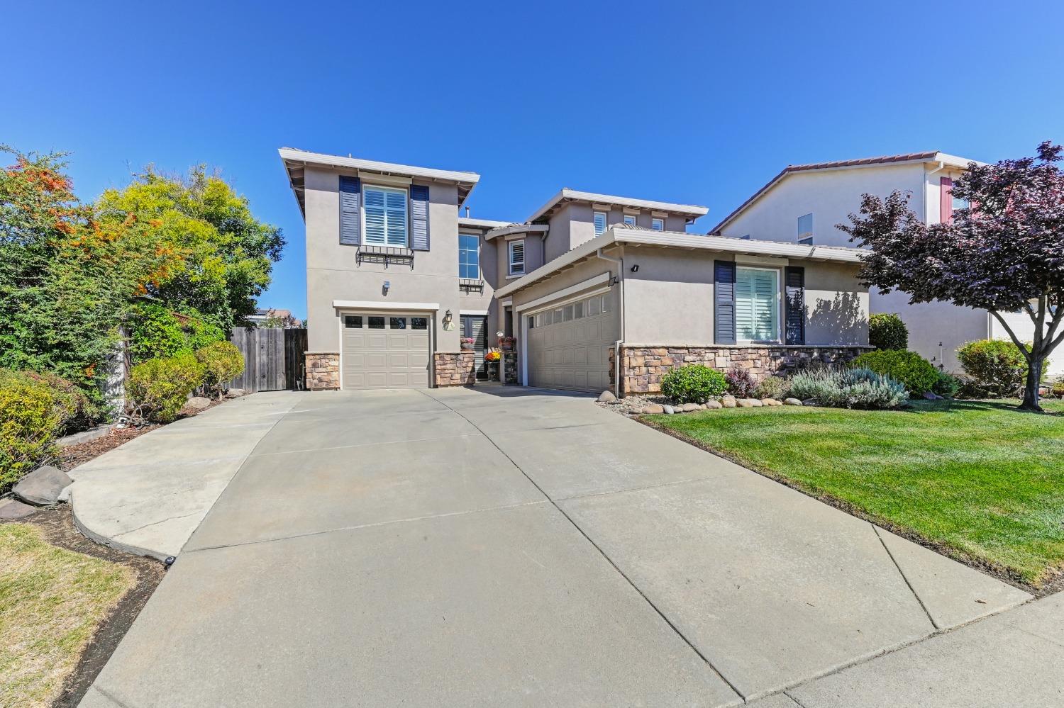 Photo of 7584 Millport Dr in Roseville, CA