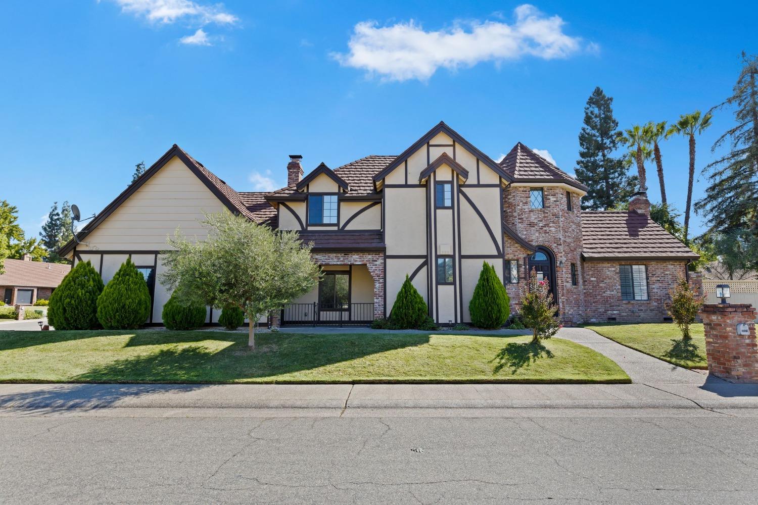 Photo of 1079 Kensington Dr in Roseville, CA