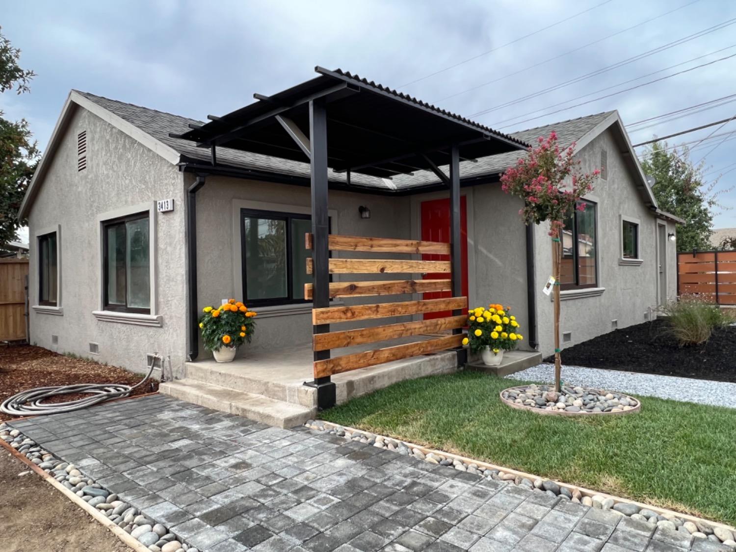 Photo of 3413 Santa Fe St in Riverbank, CA