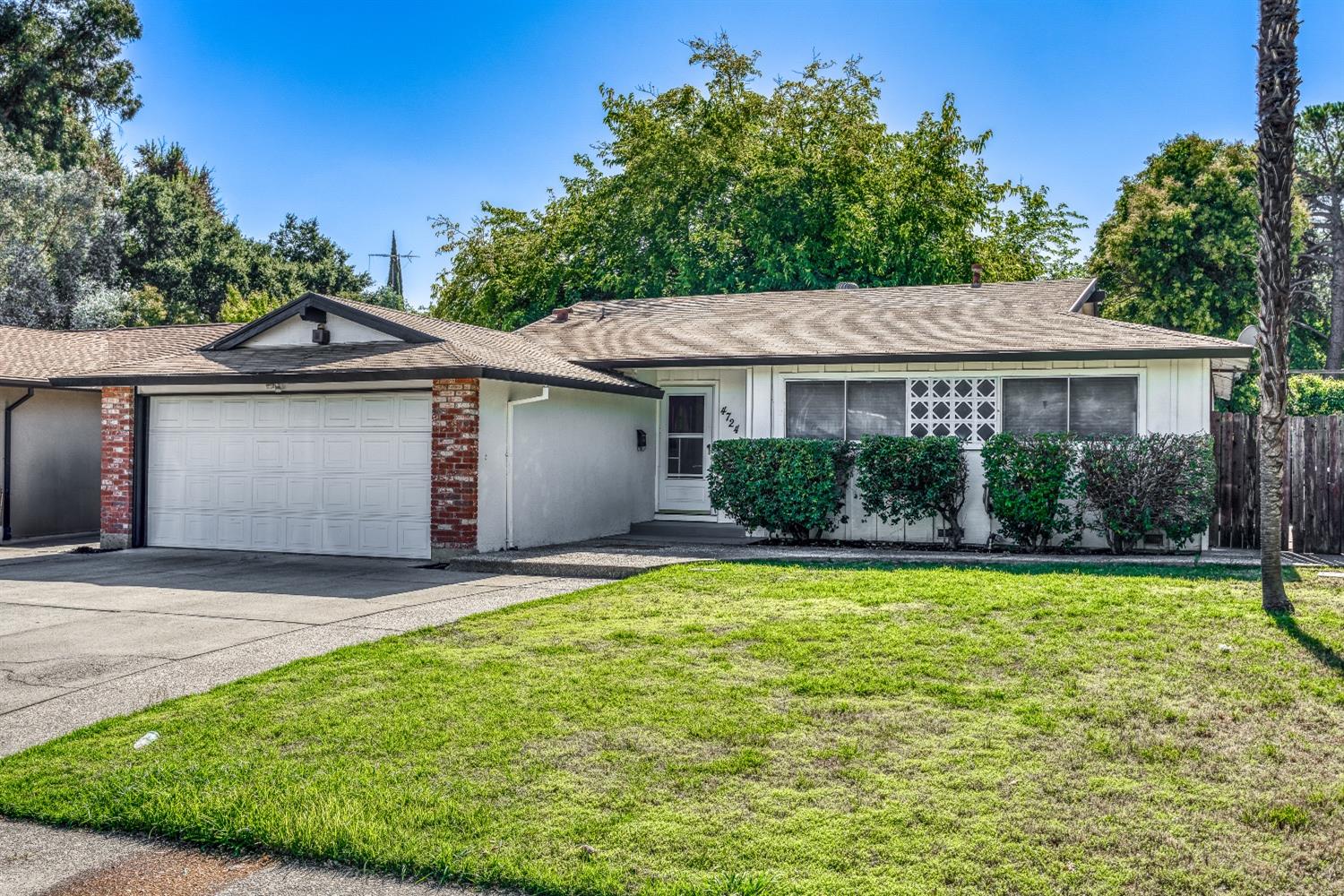 Photo of 4724 Brookfield Dr in Sacramento, CA