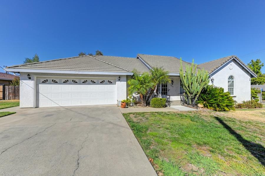 Photo of 3049 California Ave in Carmichael, CA