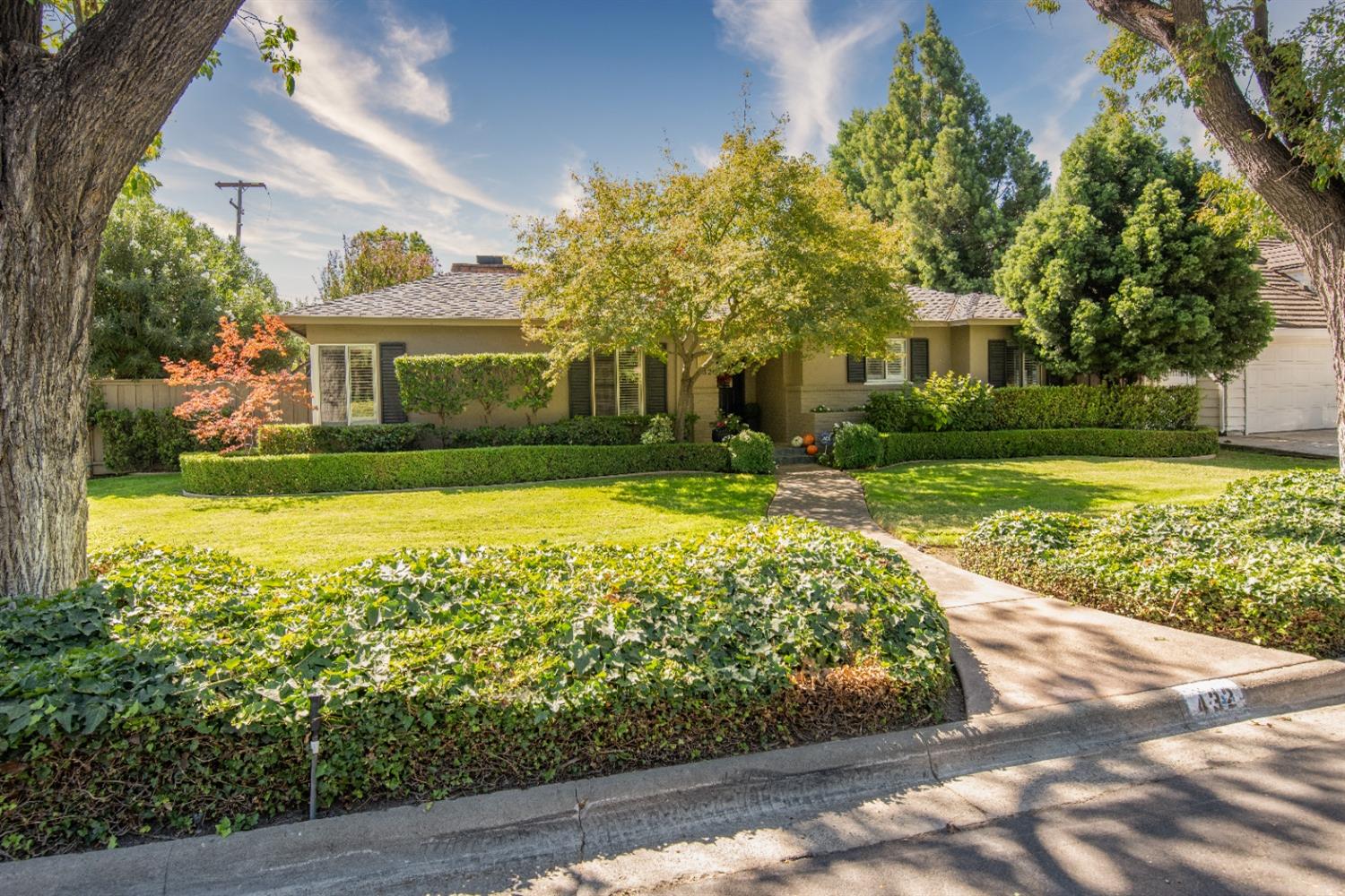 Photo of 432 Buena Vista Dr in Modesto, CA