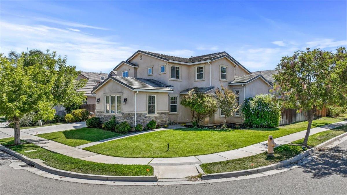 Photo of 1320 Shasta Creek Ct in Patterson, CA
