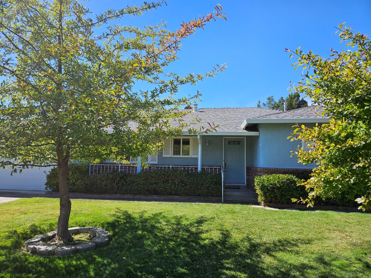 Photo of 7434 Center Pky in Sacramento, CA