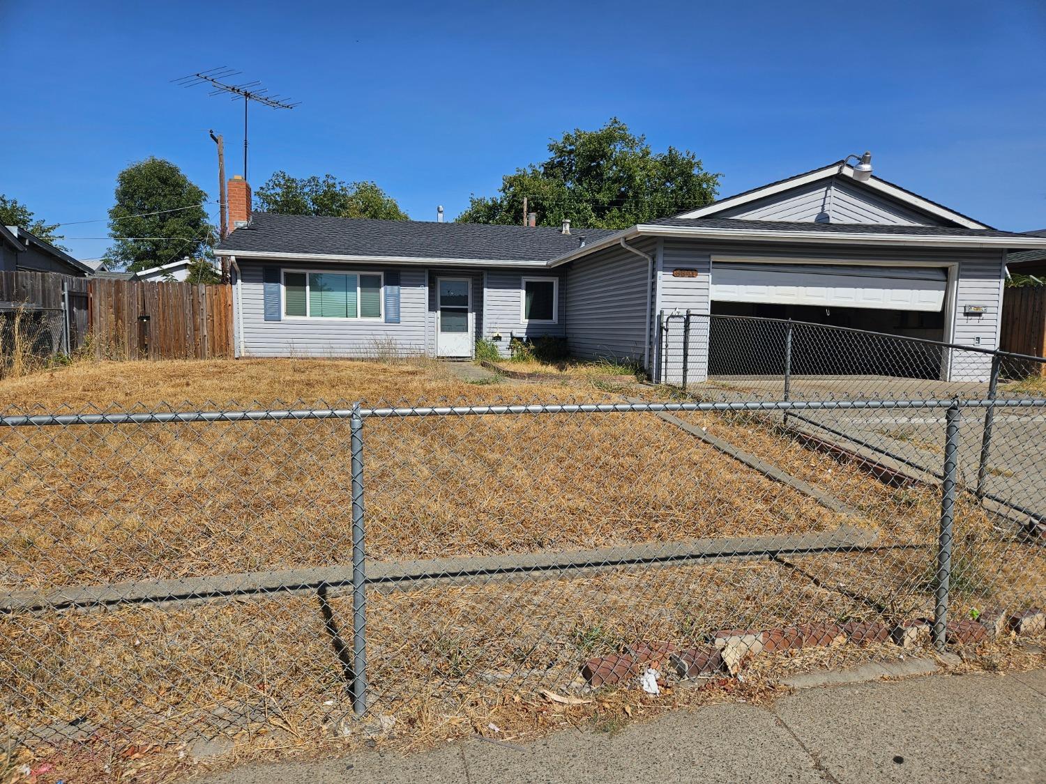 Photo of 6841 Cunningham Wy in Sacramento, CA