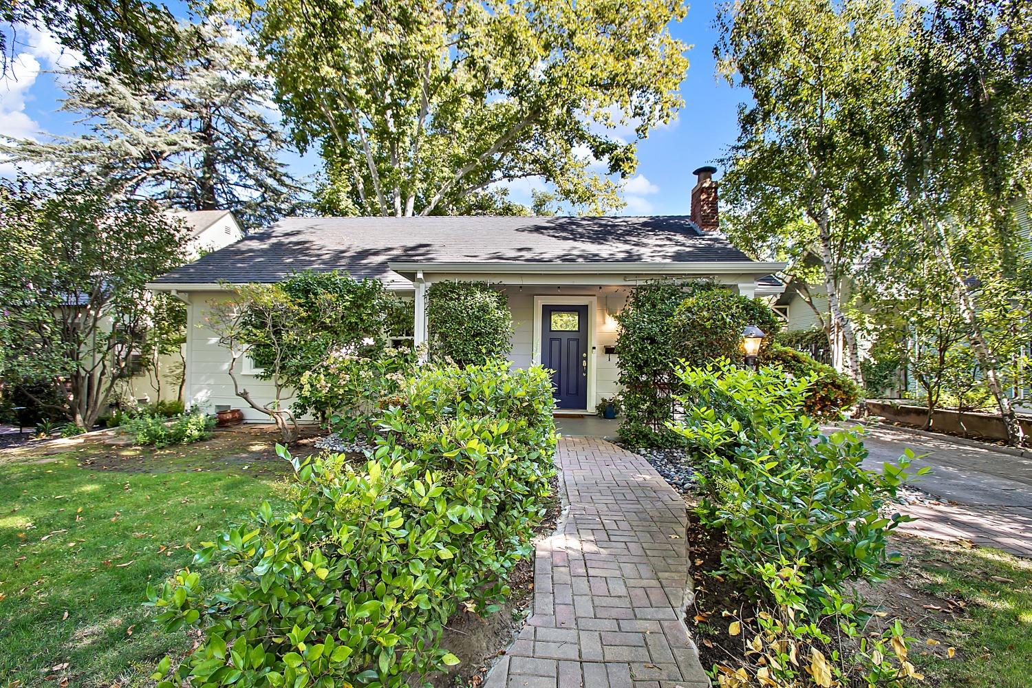 Photo of 4327 T St in Sacramento, CA
