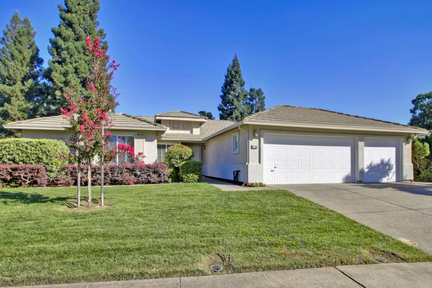 Photo of 2105 Gold Flat Dr in Gold River, CA