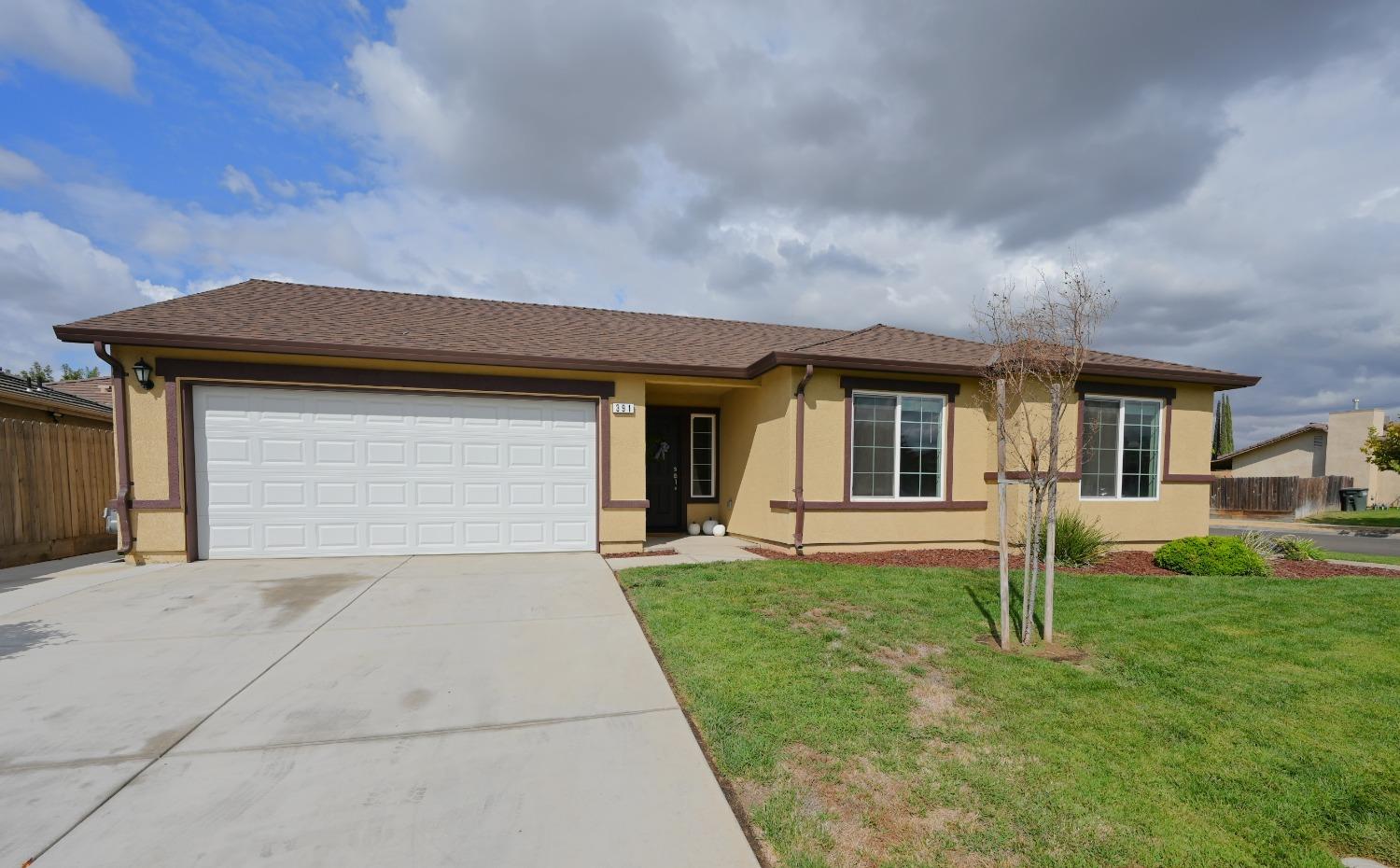Photo of 391 Rhianon Dr Dr in Merced, CA