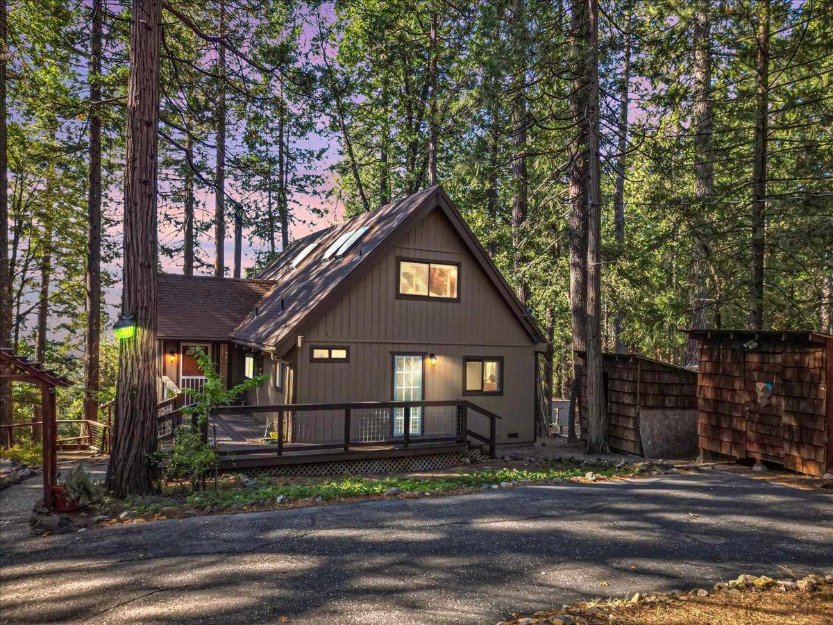 Photo of 16227 Banner Quaker Hill Rd in Nevada City, CA
