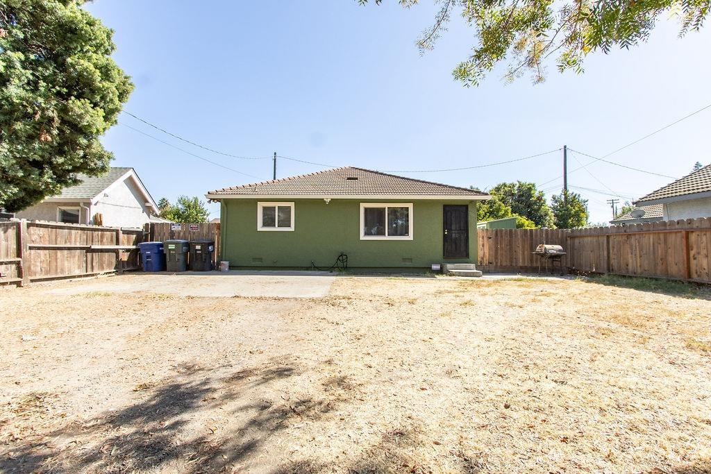 Photo of 308 N Emerald Ave in Modesto, CA