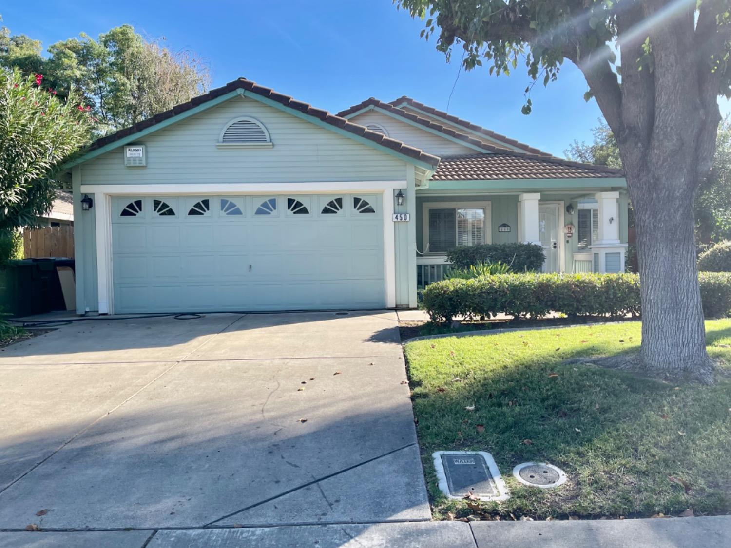Photo of 450 Mockingbird Dr in Lodi, CA