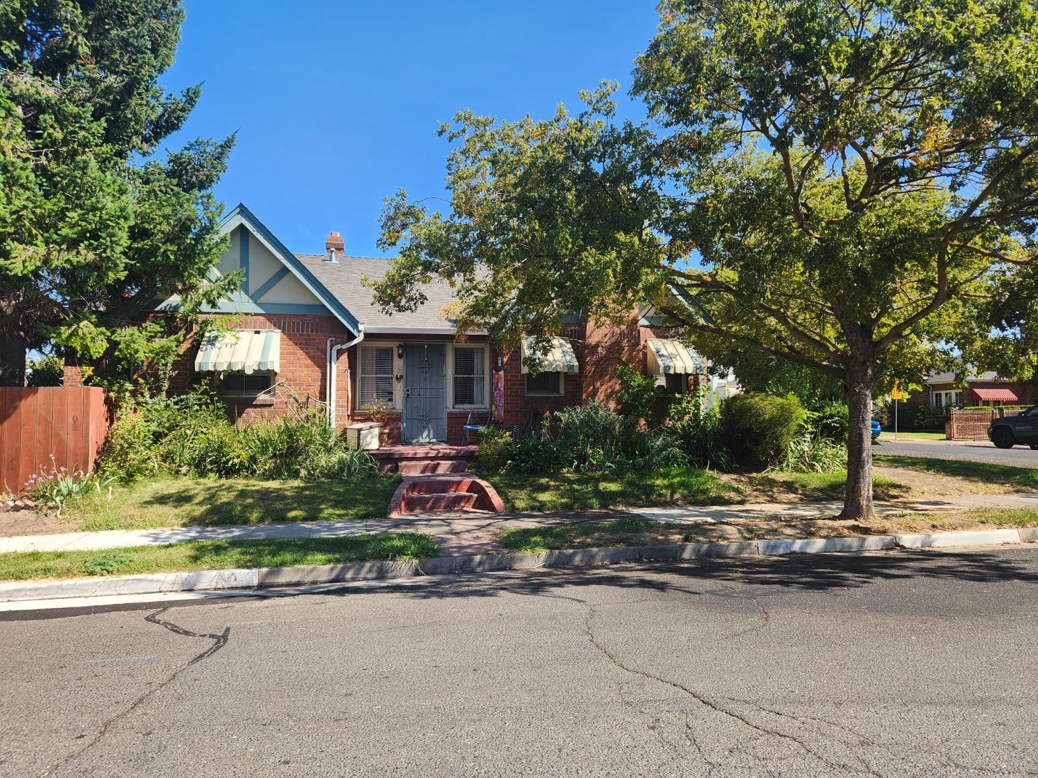 Photo of 27 W Adams St in Stockton, CA