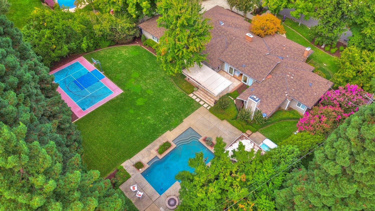 Photo of 5508 Susan Wy in Carmichael, CA