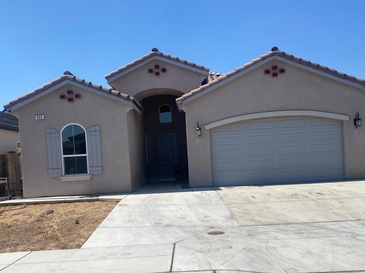 Photo of 868 Rubicon Ave in Madera, CA