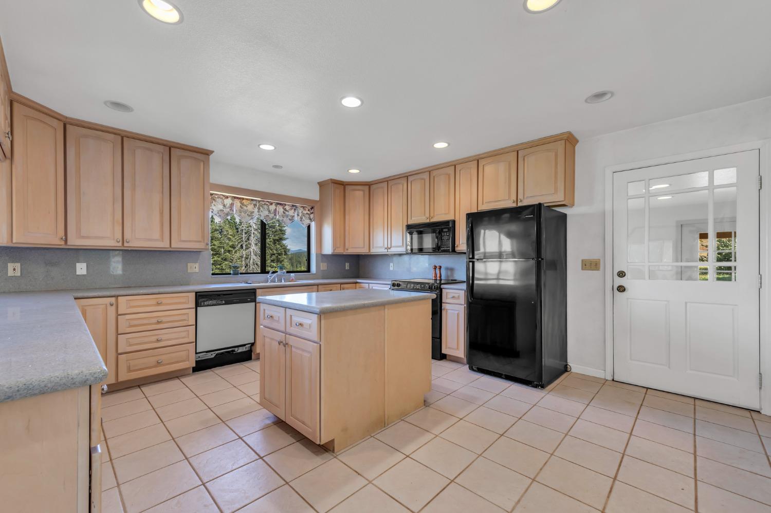 Mace Road, Camino, California image 18