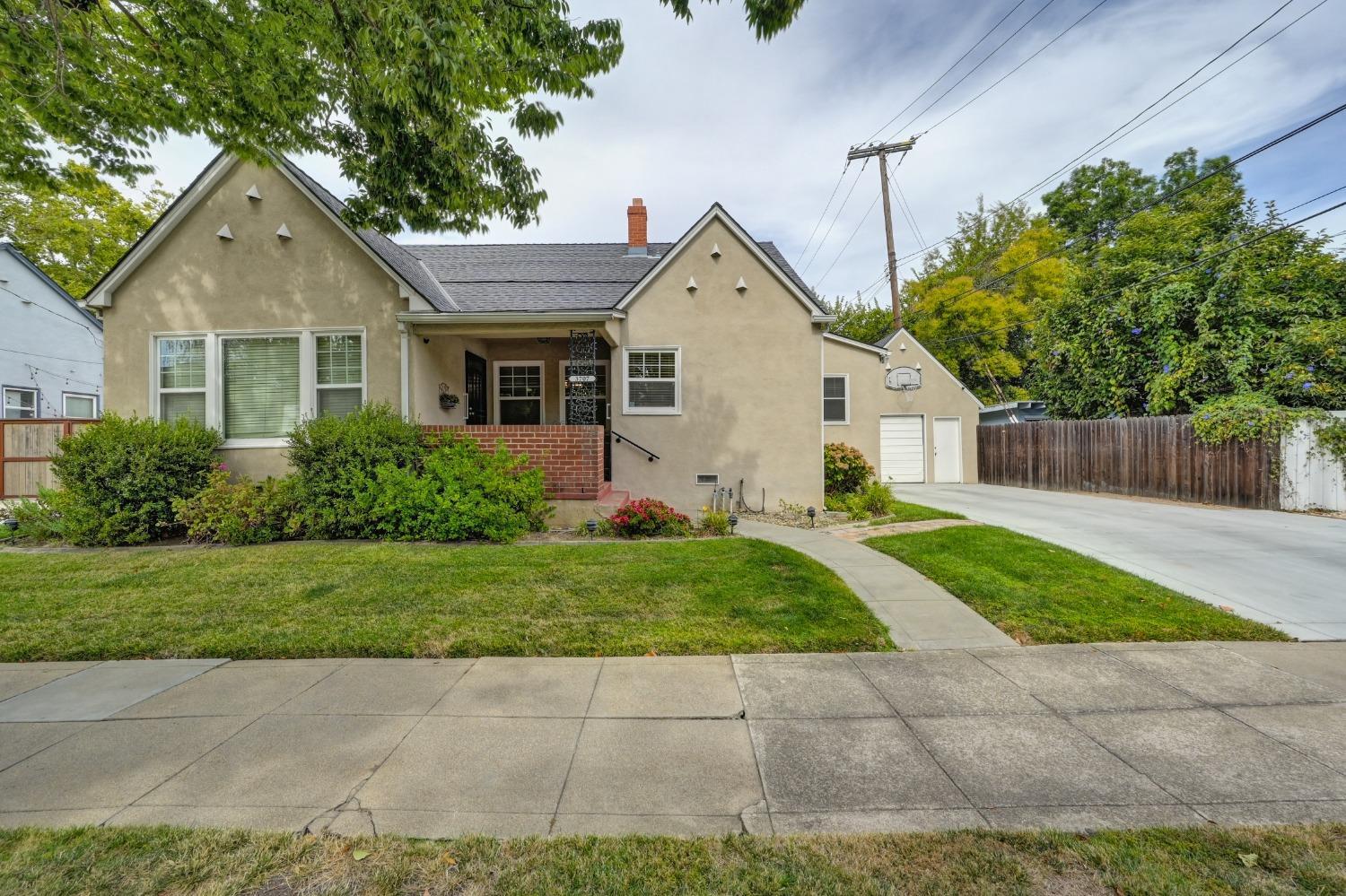 Photo of 3707 Folsom Blvd in Sacramento, CA