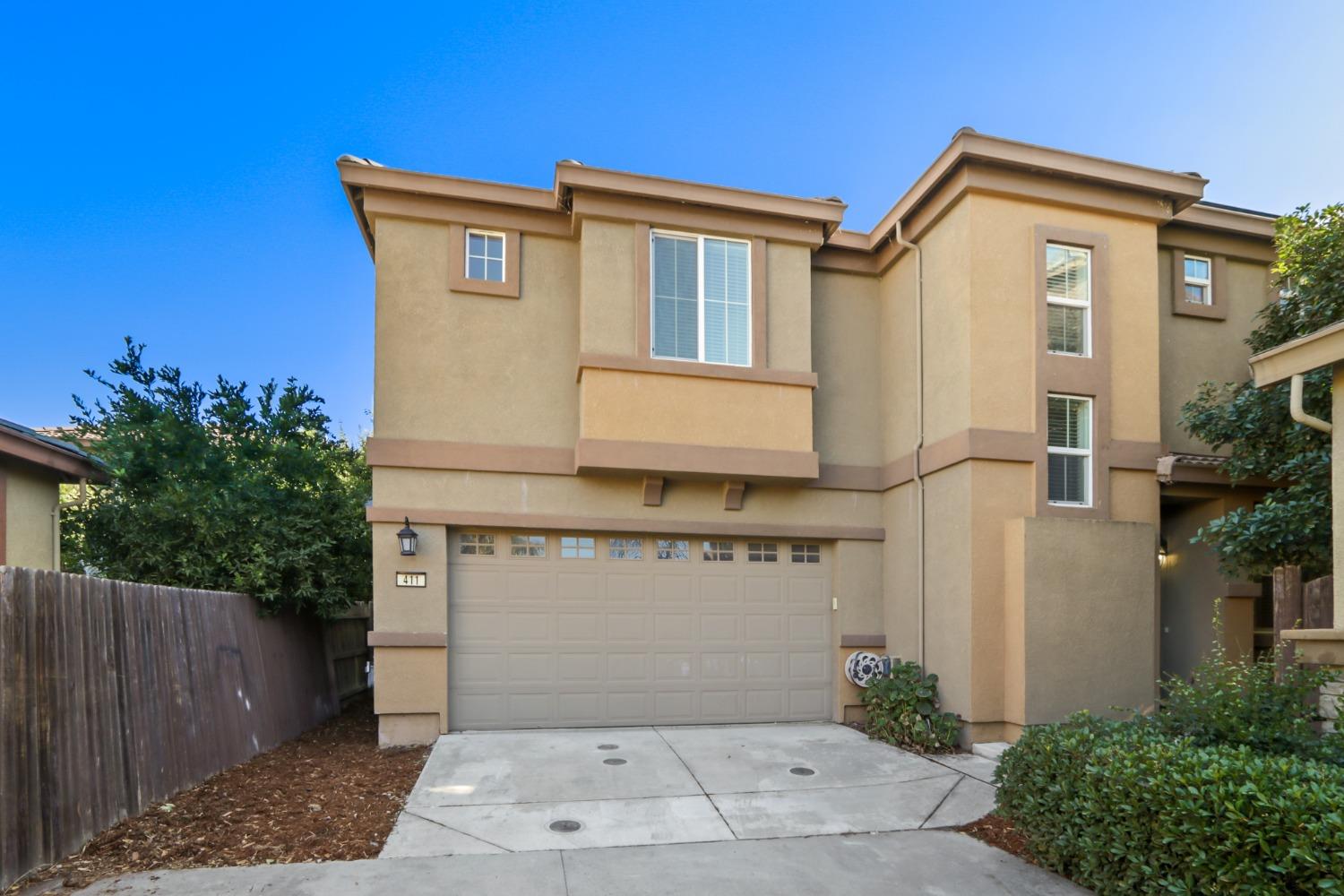 Photo of 411 Bankside Wy in Sacramento, CA