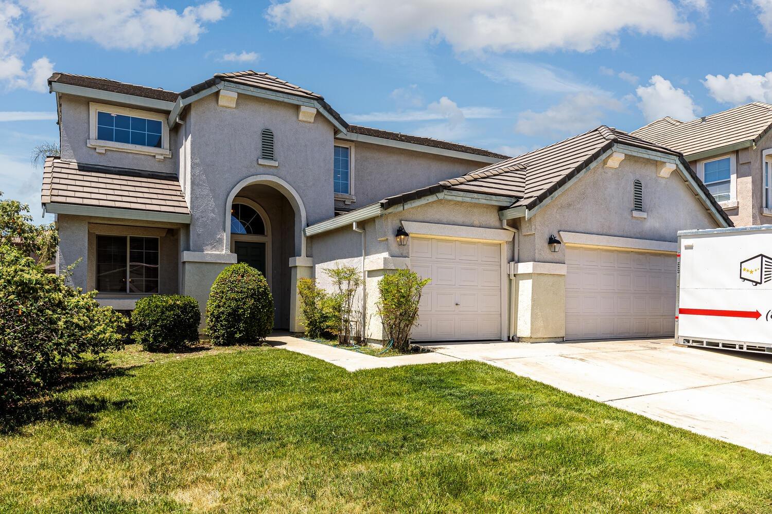 Photo of 9932 Pianella Wy in Elk Grove, CA