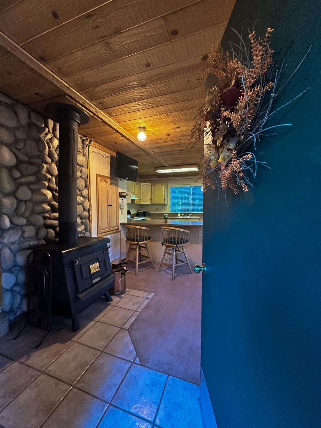 Detail Gallery Image 5 of 22 For 10625 Crystal Lake Rd, Soda Springs,  CA 95728 - 2 Beds | 2 Baths
