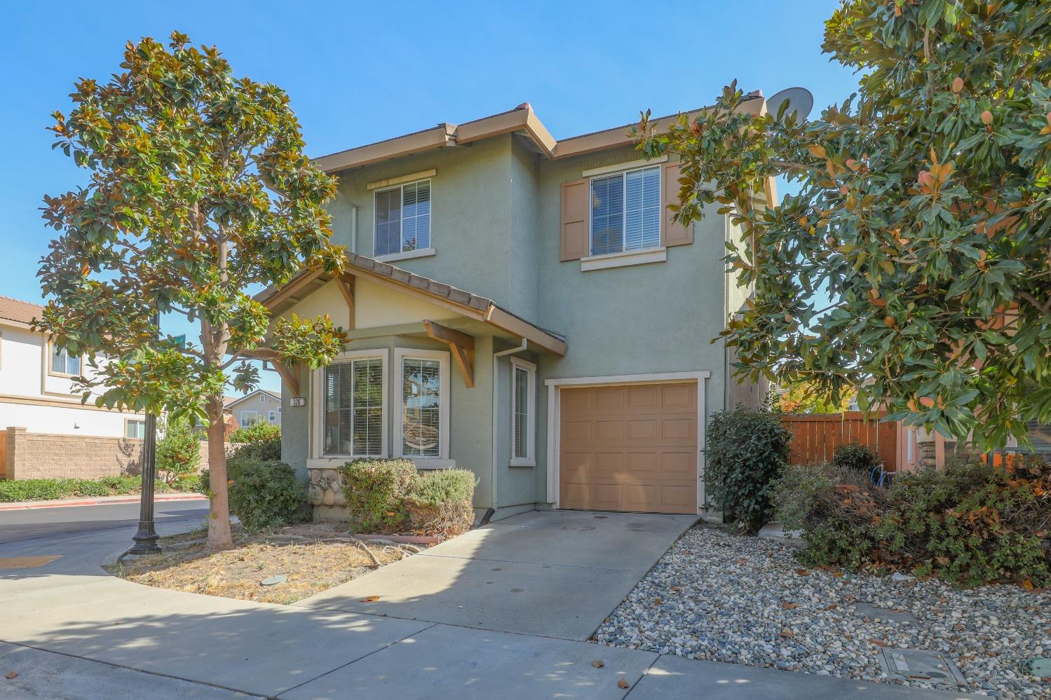 Photo of 320 Penhow Cir in Sacramento, CA