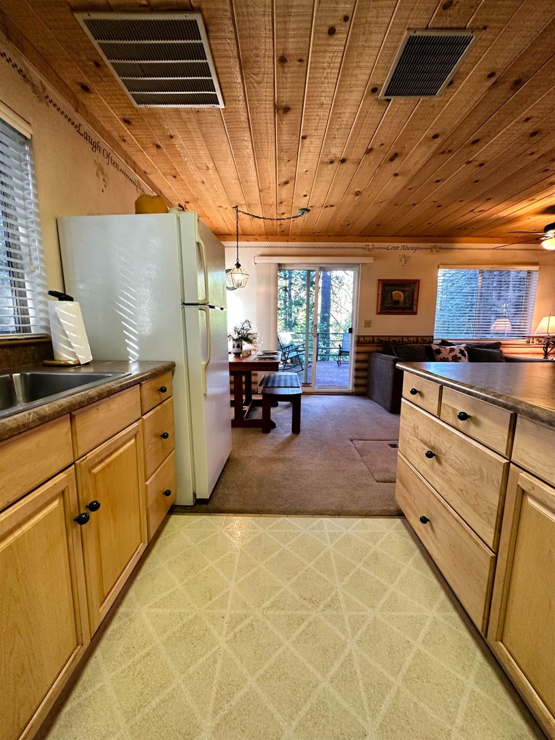 Detail Gallery Image 9 of 22 For 10625 Crystal Lake Rd, Soda Springs,  CA 95728 - 2 Beds | 2 Baths