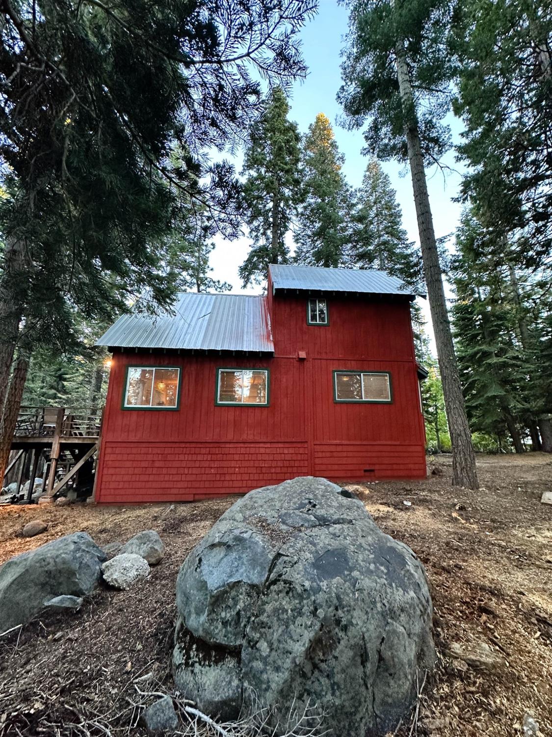 Detail Gallery Image 3 of 22 For 10625 Crystal Lake Rd, Soda Springs,  CA 95728 - 2 Beds | 2 Baths