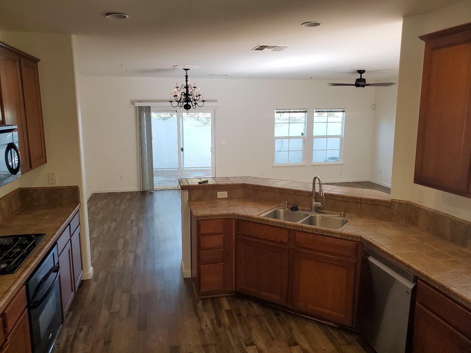 Photo #14: 223096906 Listing: Photo #14
