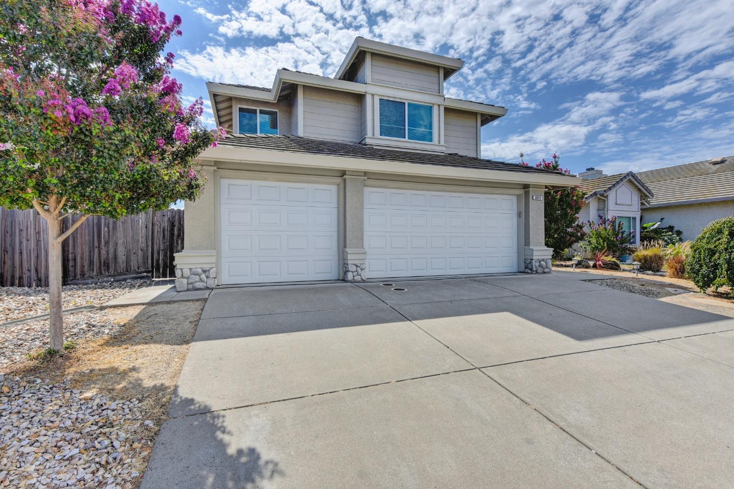 Photo of 8945 Shasta Lily Dr in Elk Grove, CA