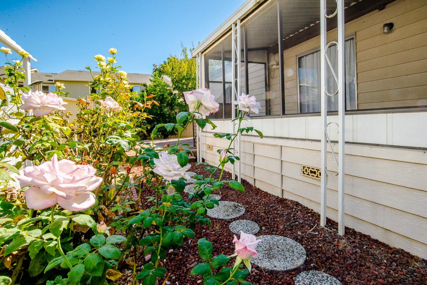Photo of 135 Leisureville Cir in Woodland, CA