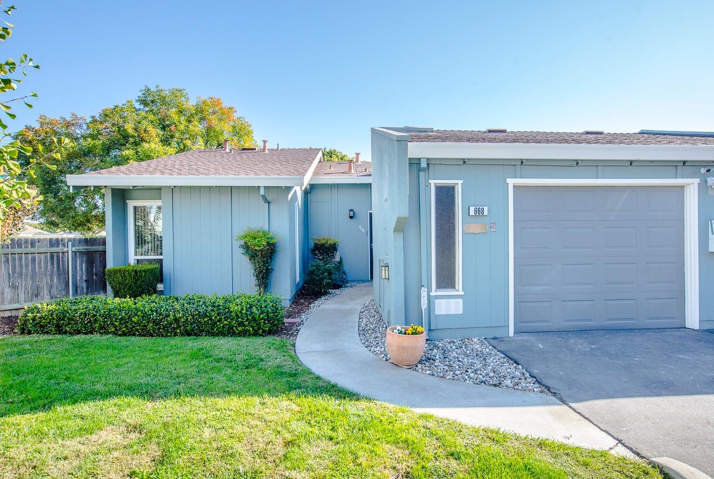 Photo of 668 Knollwood in Woodland, CA