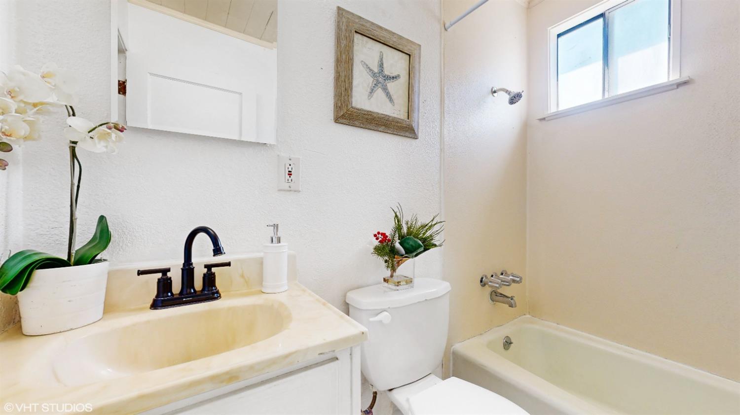 Detail Gallery Image 13 of 22 For 256 Lindley Dr, Sacramento,  CA 95815 - 3 Beds | 2 Baths