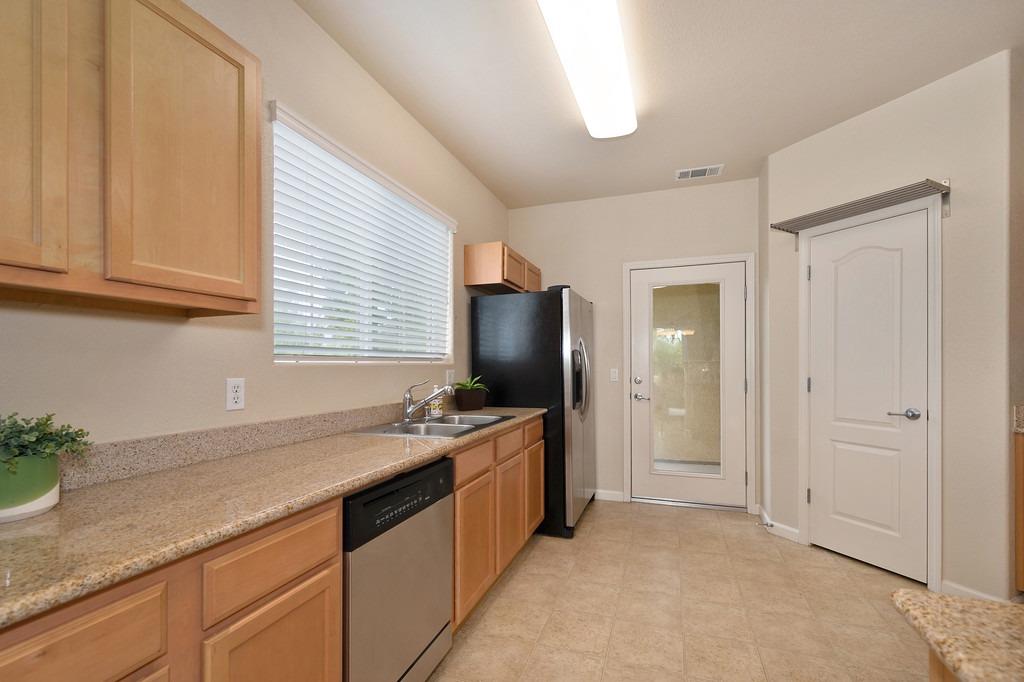 Photo #17: 223095405 Listing: Photo #17