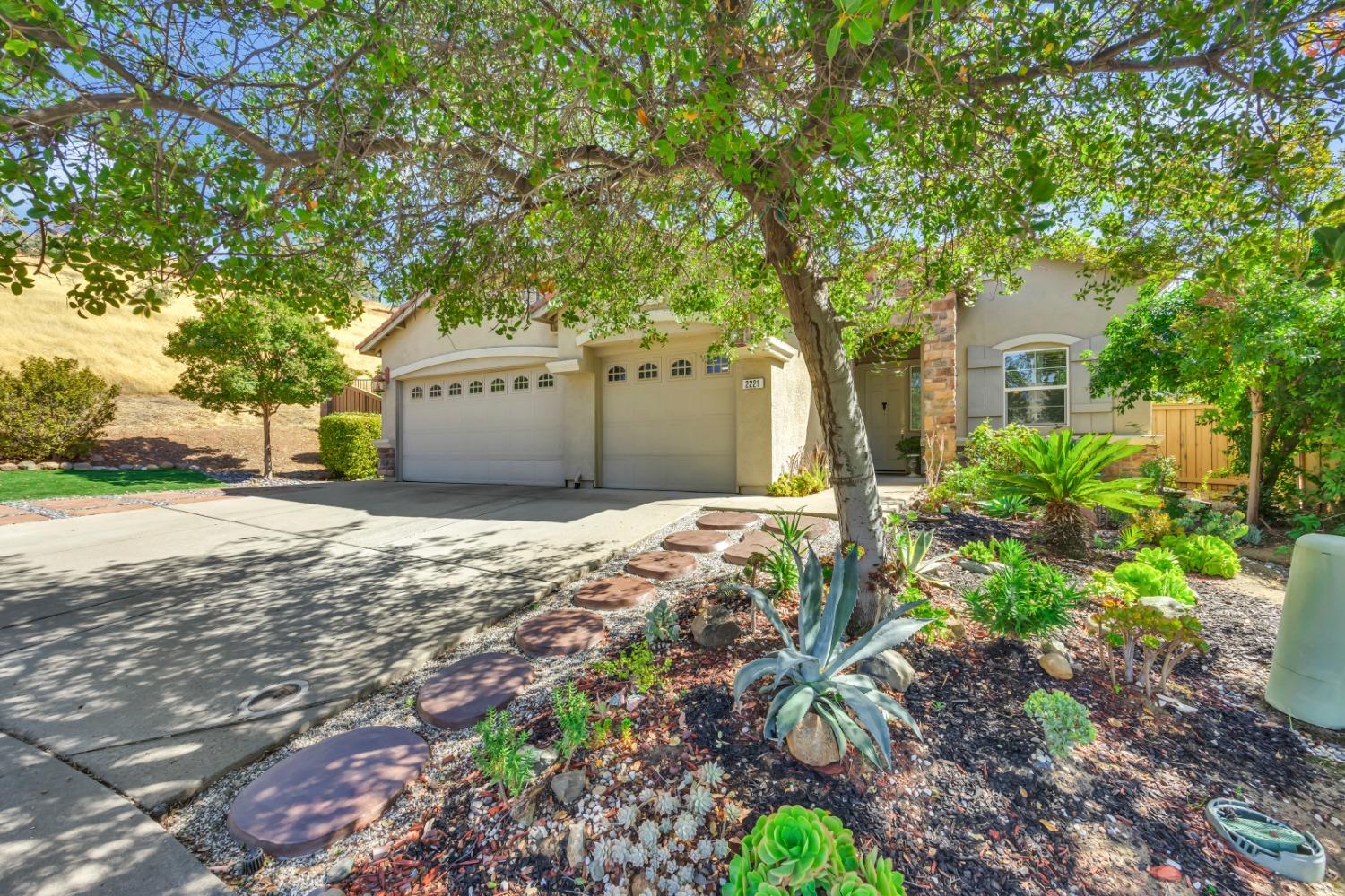 Photo of 2221 Palomino Ct in Folsom, CA