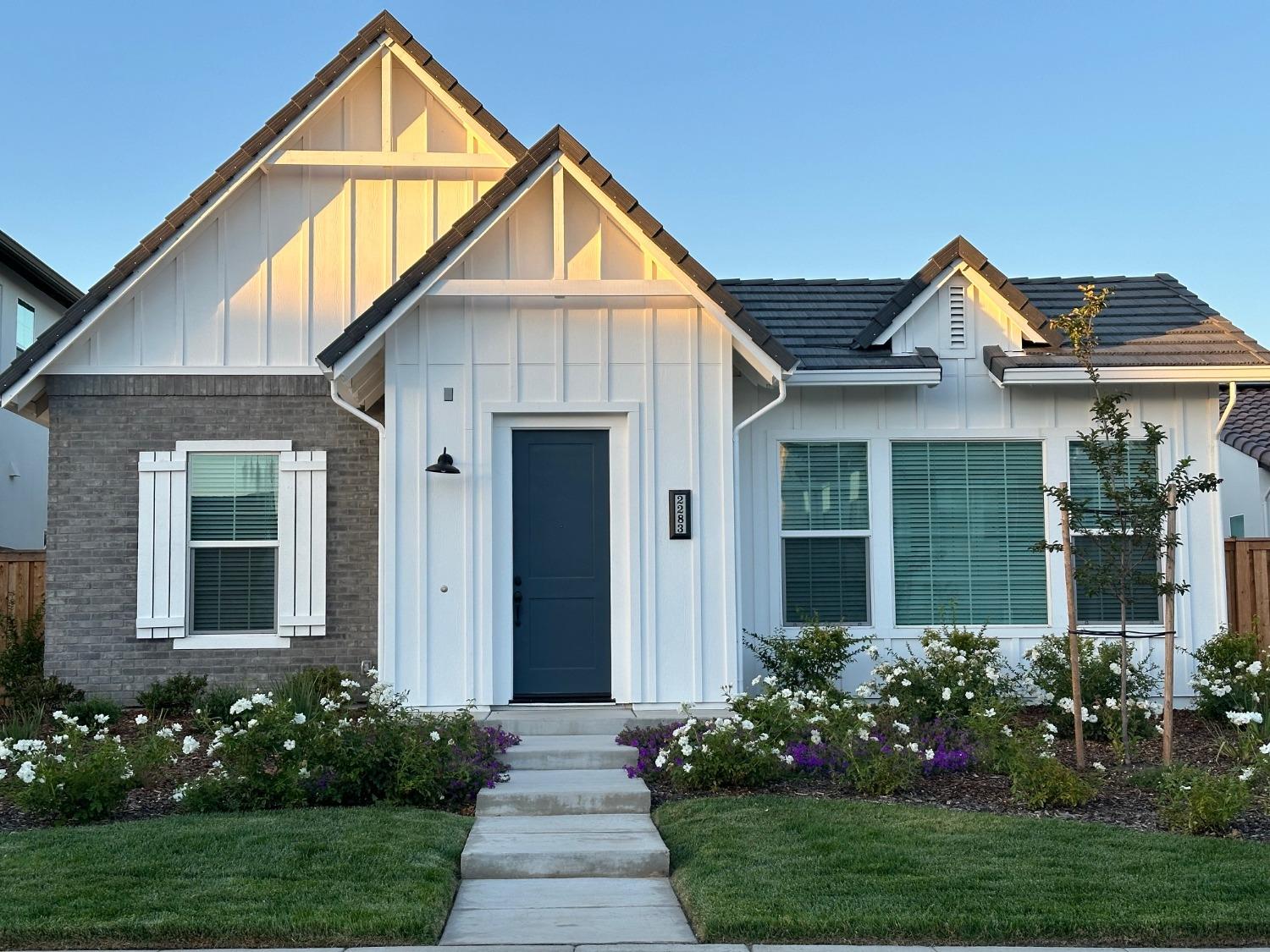 Photo of 2283 Donner Wy in Sacramento, CA