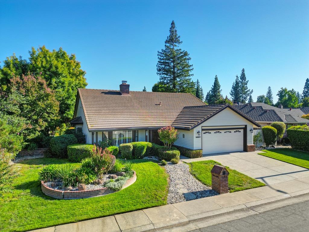1097 Kensington Dr