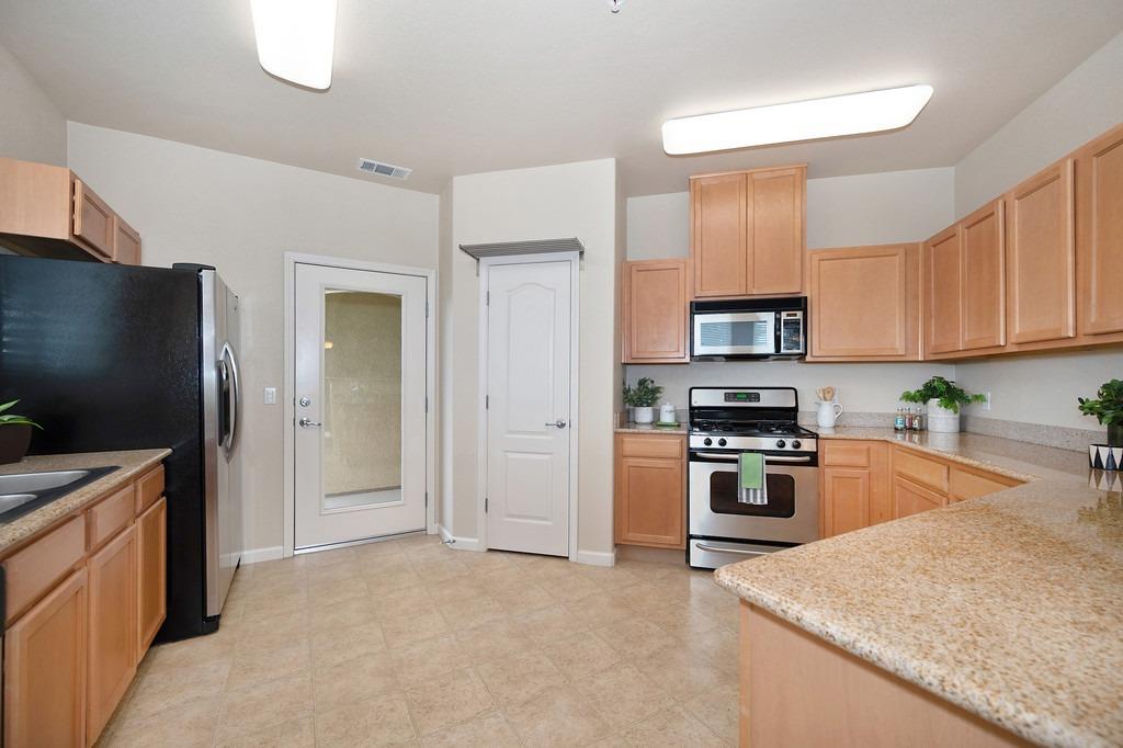Photo #16: 223095405 Listing: Photo #16