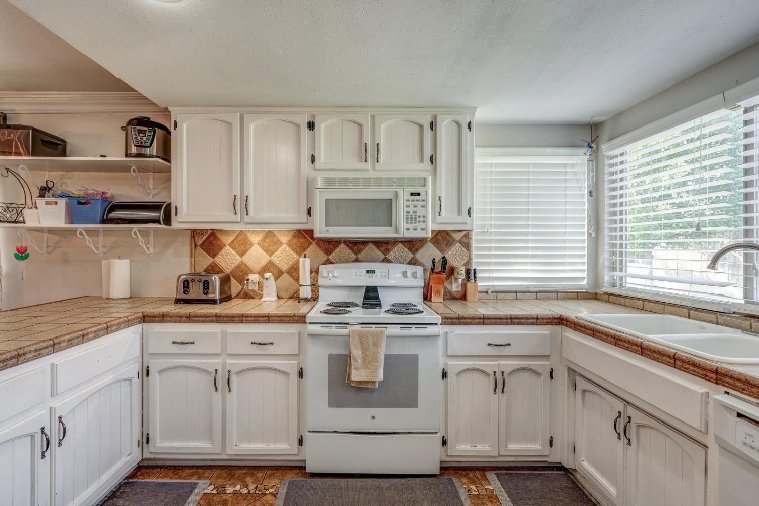 Stacey Court, Atwater, California image 16