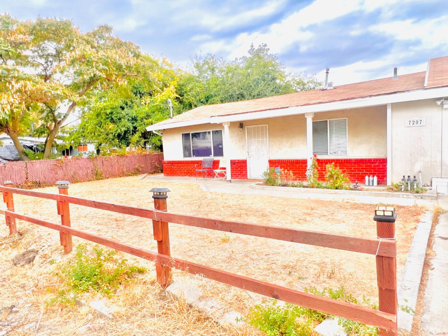 Photo of 7207 8th St in Rio Linda, CA