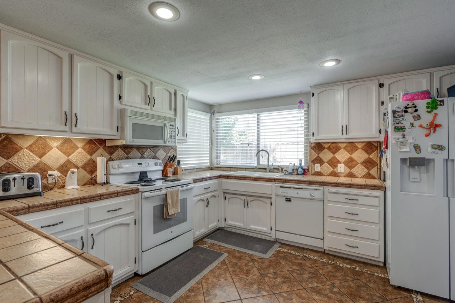 Stacey Court, Atwater, California image 15