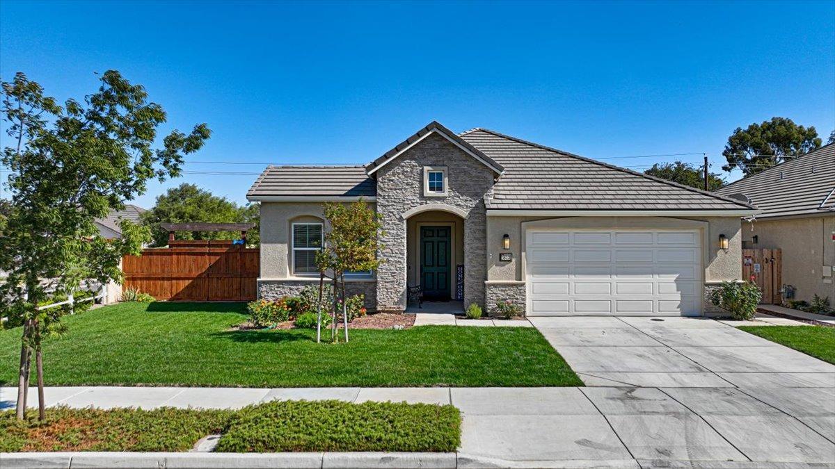 Detail Gallery Image 1 of 1 For 1832 Dunite Dr, Los Banos,  CA 93635 - 4 Beds | 2 Baths