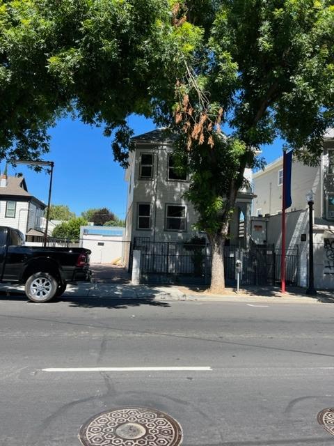 Photo of 322 12th St in Sacramento, CA