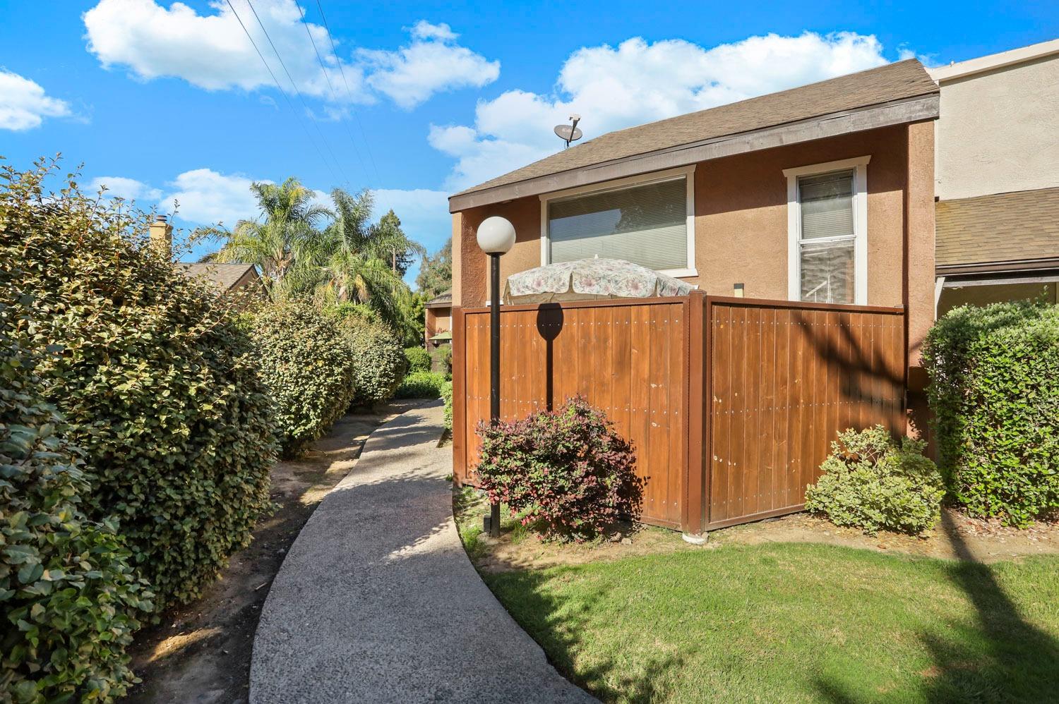 Photo of 325 Standiford Ave #39 in Modesto, CA