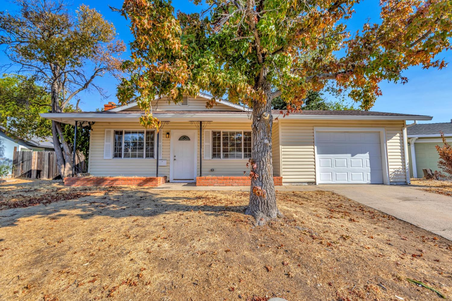 Photo of 1323 School St in Folsom, CA