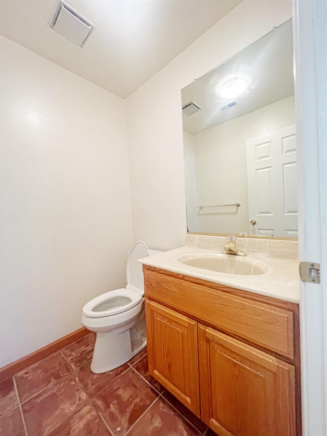 Detail Gallery Image 33 of 61 For 2164 Canyon Creek Dr, Stockton,  CA 95207 - 3 Beds | 2/1 Baths