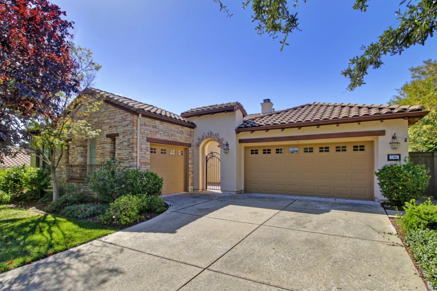 Photo of 1743 Terracina Dr in El Dorado Hills, CA