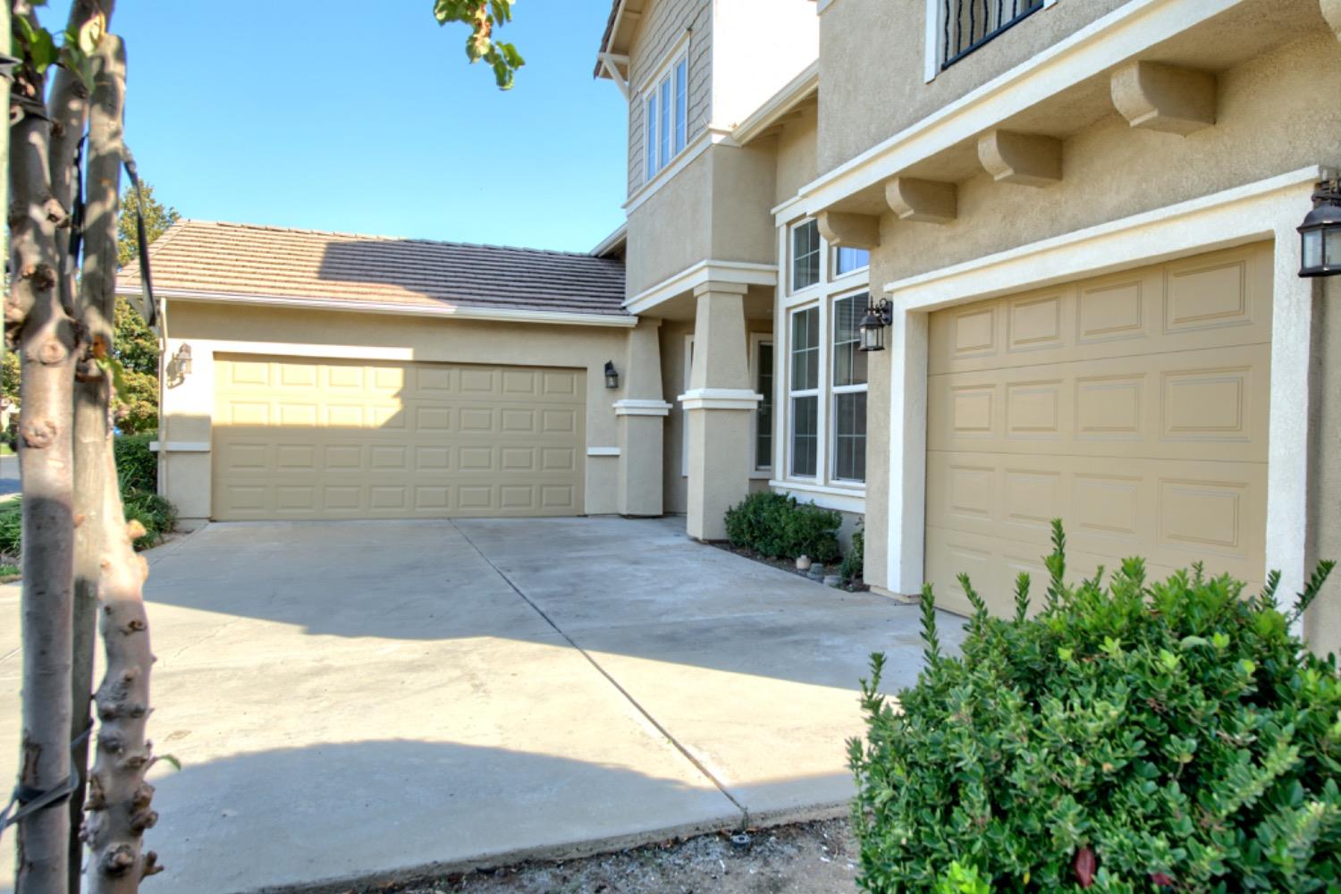 Detail Gallery Image 5 of 17 For 3012 Edgeview Drive, Modesto,  CA 95355 - 5 Beds | 3/1 Baths